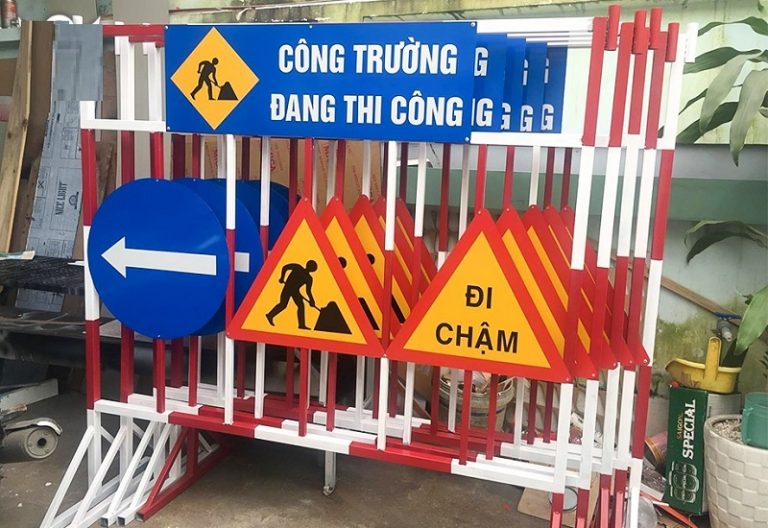 Biển cảnh báo công trình xây dựng